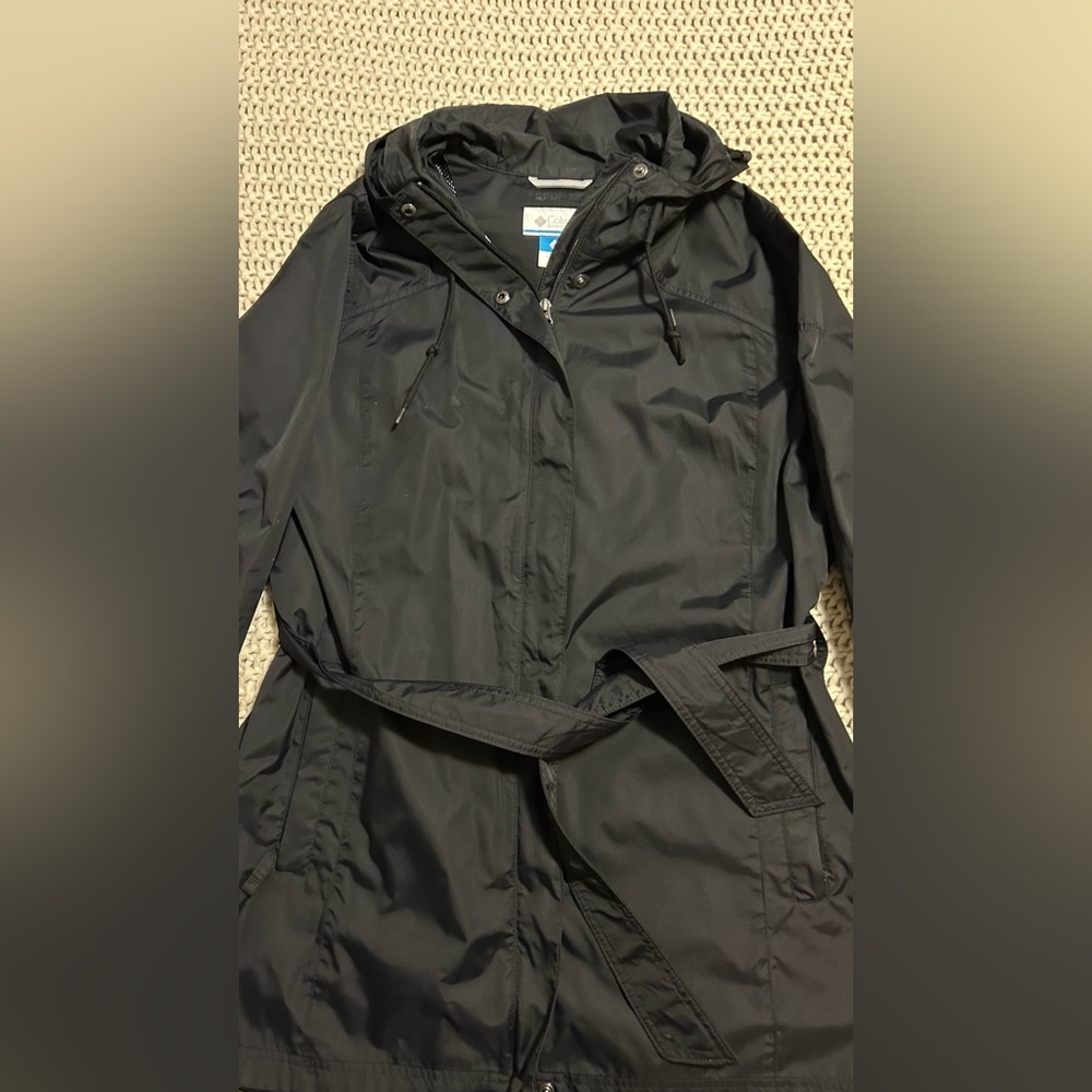 Columbia Woman’s Black Hooded Raincoat